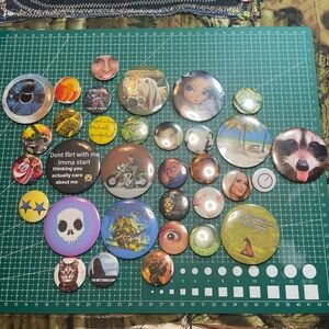 33 Assorted Graphic Pinback Buttons Memes Cringe Funny